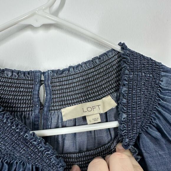 Loft Womens L Chambray Smoked Lyocell Blue Long Sleeve Blouse Casual Lightweight - Picture 5 of 6